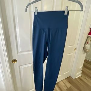 blue lulu-lemon full length leggings, blue cute new leggings